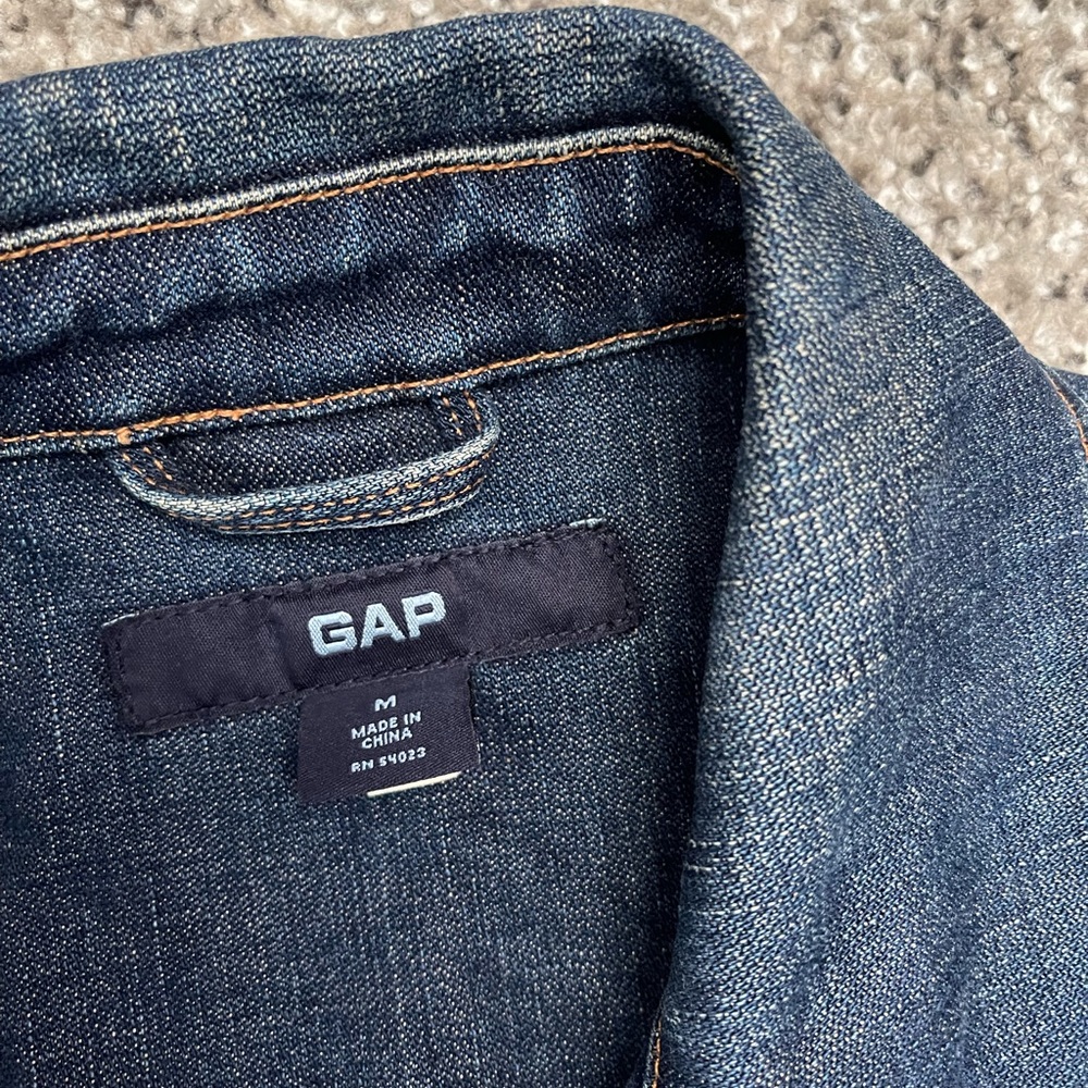Used Gap jacket. - Picture 3 of 4